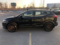 2018 Nissan Qashqai SL AWD | 2 Sets of Wheels Included!