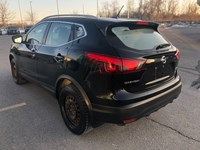 2018 Nissan Qashqai SL AWD | 2 Sets of Wheels Included!