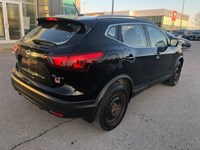 2018 Nissan Qashqai SL AWD | 2 Sets of Wheels Included!