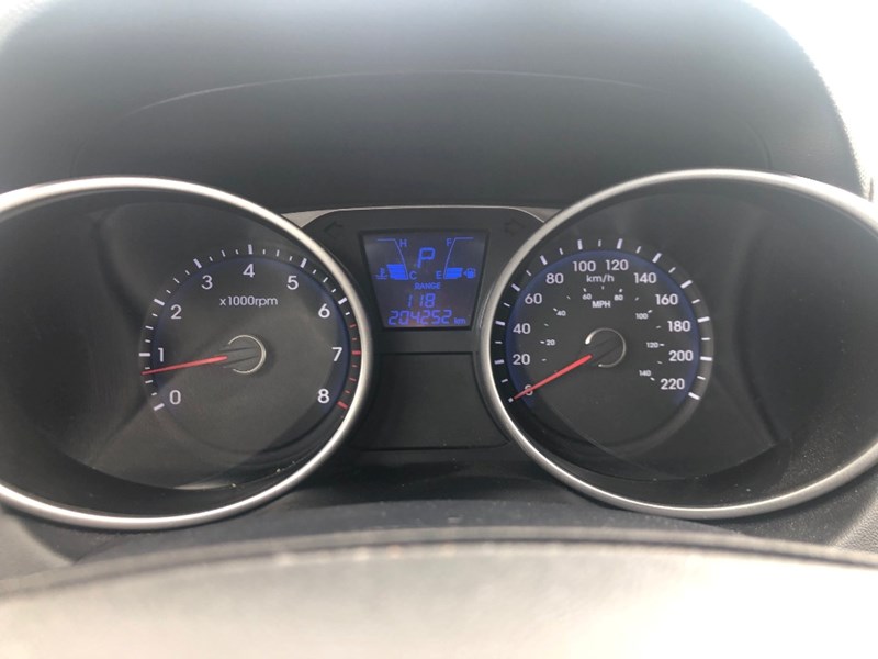 2014 Hyundai Tucson GL - 2 Sets of Wheels Included!