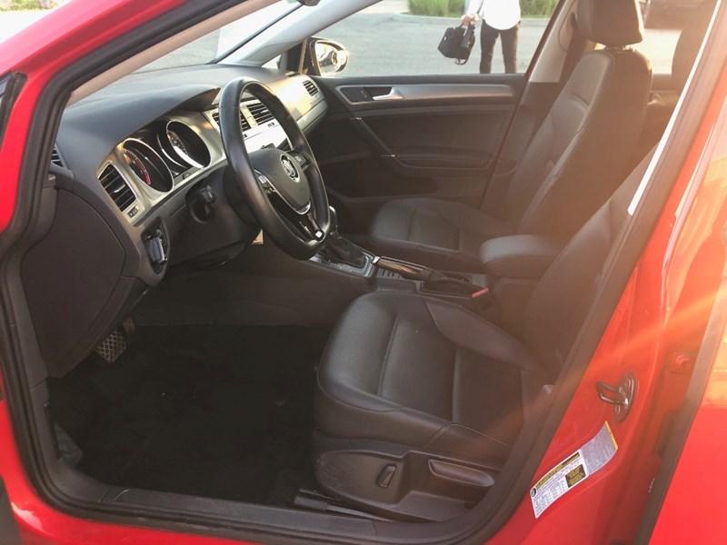 2015 Volkswagen Golf 1.8 TSI Highline | 2 Sets of Wheels Included!