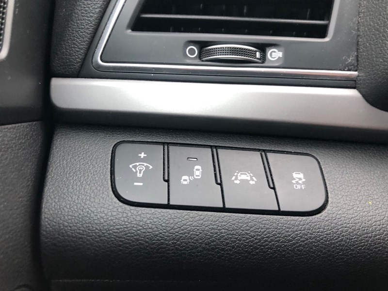2018 Hyundai Elantra GLS | 2 Sets of Wheels