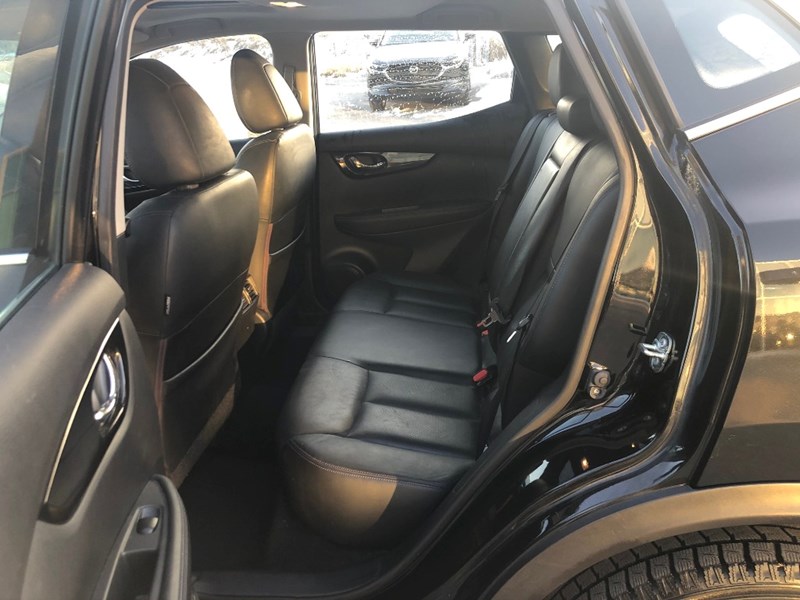 2018 Nissan Qashqai SL AWD | 2 Sets of Wheels Included!