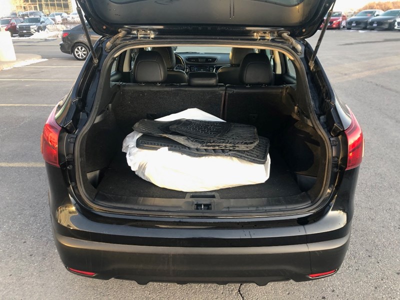 2018 Nissan Qashqai SL AWD | 2 Sets of Wheels Included!