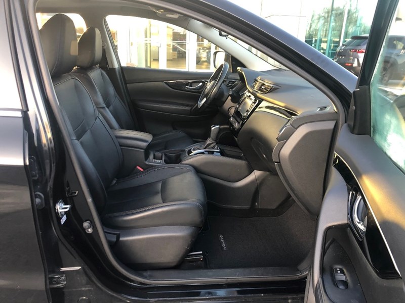 2018 Nissan Qashqai SL AWD | 2 Sets of Wheels Included!