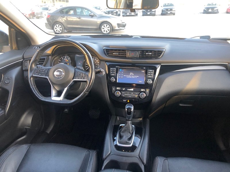 2018 Nissan Qashqai SL AWD | 2 Sets of Wheels Included!