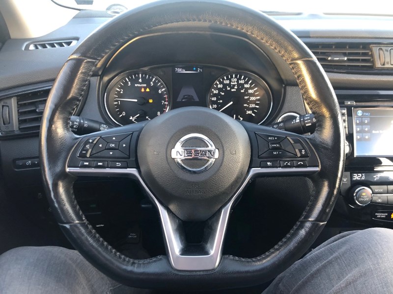 2018 Nissan Qashqai SL AWD | 2 Sets of Wheels Included!