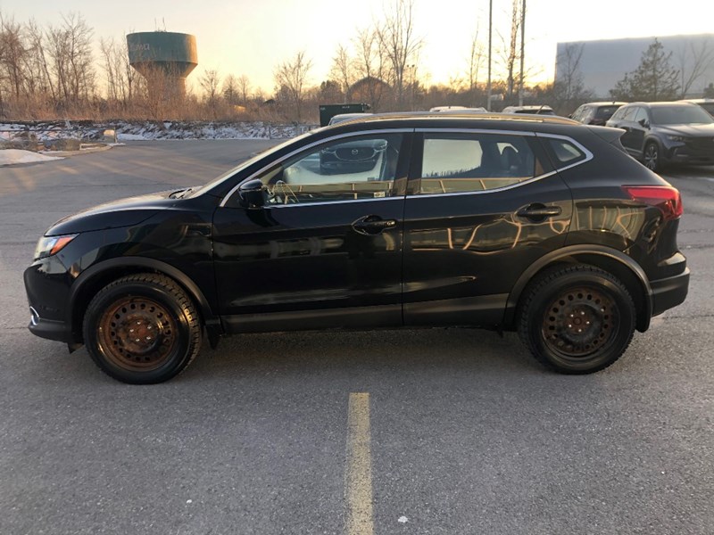 2018 Nissan Qashqai SL AWD | 2 Sets of Wheels Included!