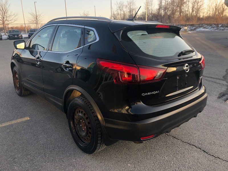 2018 Nissan Qashqai SL AWD | 2 Sets of Wheels Included!