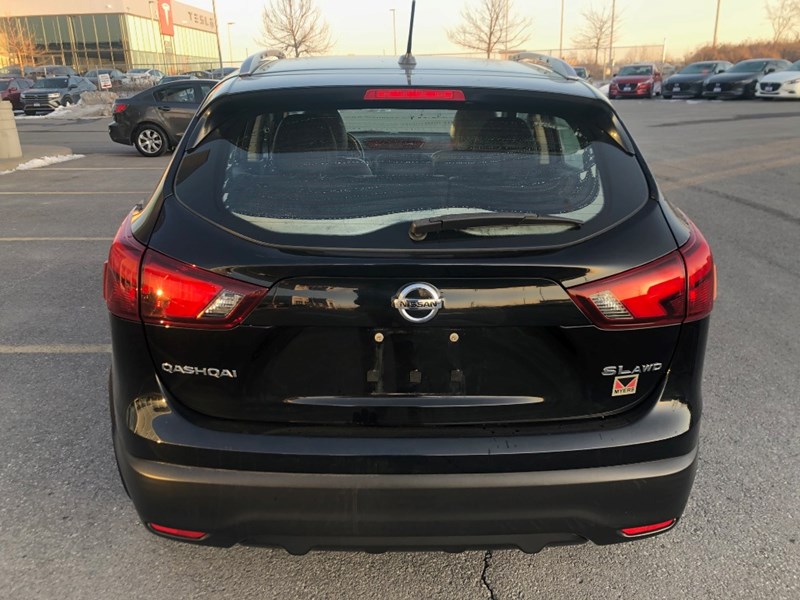 2018 Nissan Qashqai SL AWD | 2 Sets of Wheels Included!