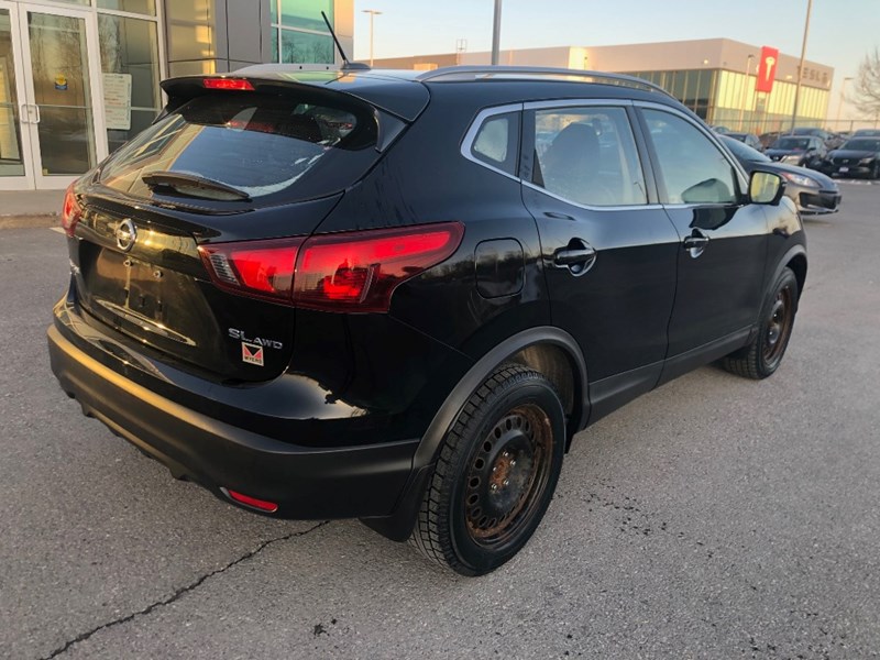 2018 Nissan Qashqai SL AWD | 2 Sets of Wheels Included!