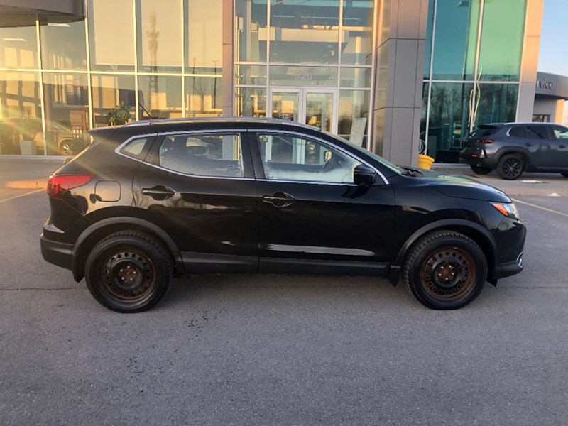 2018 Nissan Qashqai SL AWD | 2 Sets of Wheels Included!