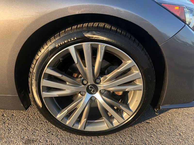 2019 INFINITI Q50 3.0t Signature Edition AWD | 2 Sets of Wheels Incl