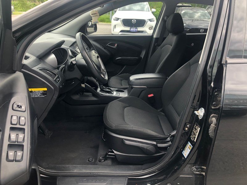 2014 Hyundai Tucson GL - 2 Sets of Wheels Included!