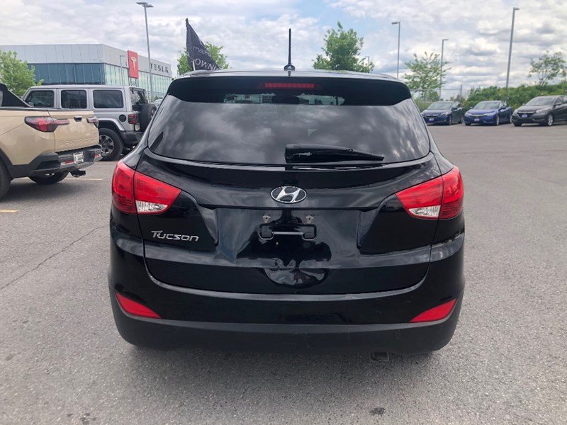 2014 Hyundai Tucson GL - 2 Sets of Wheels Included!