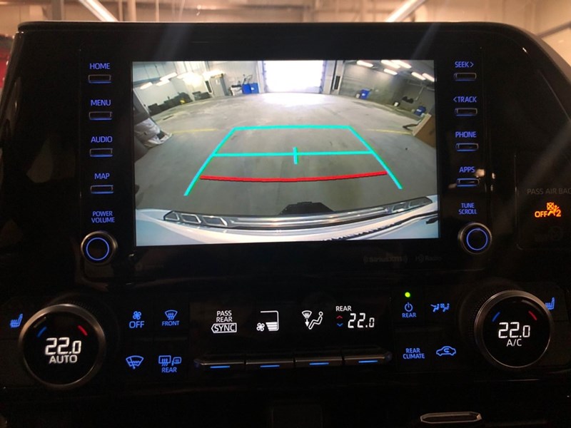 2022 Toyota Highlander XLE AWD - 2 Sets of Wheels Incl.