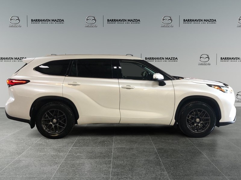 2022 Toyota Highlander XLE AWD - 2 Sets of Wheels Incl.