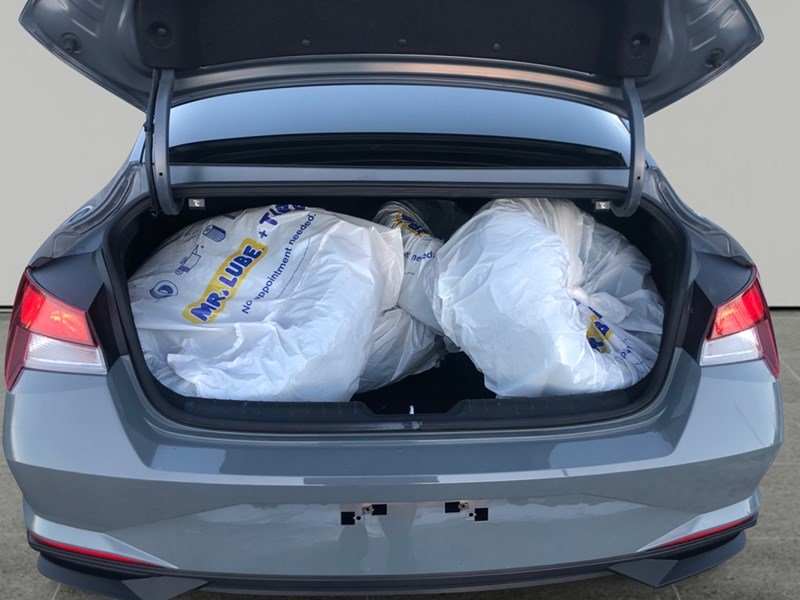 2021 Hyundai Elantra Preferred IVT w/Sun &Tech Pkg | 2 Sets of Tires