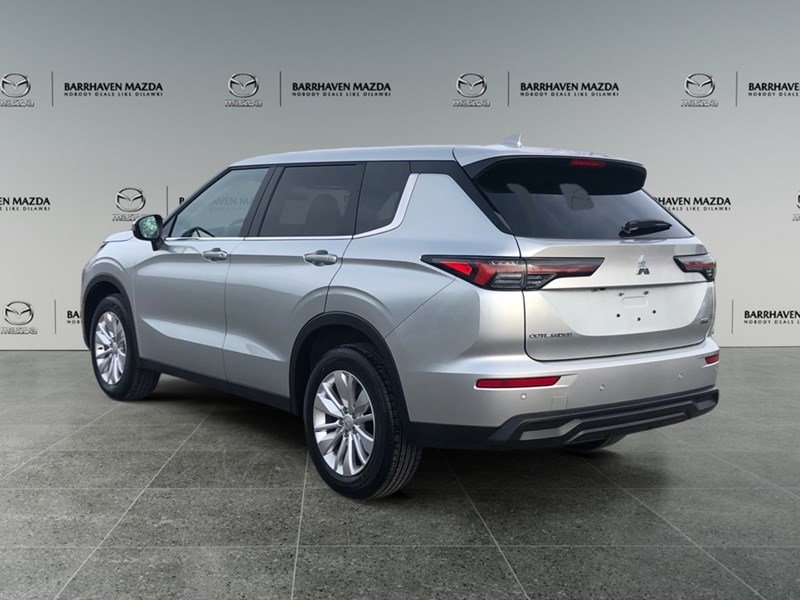 2025 Mitsubishi Outlander ES S-AWC | 7-Passenger