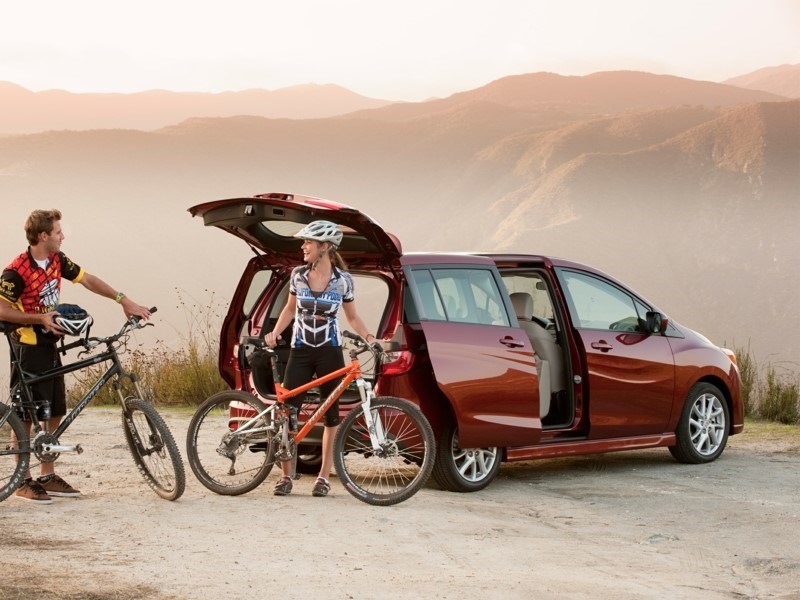 2017  Mazda5 GS (M6) OEM Shot 1