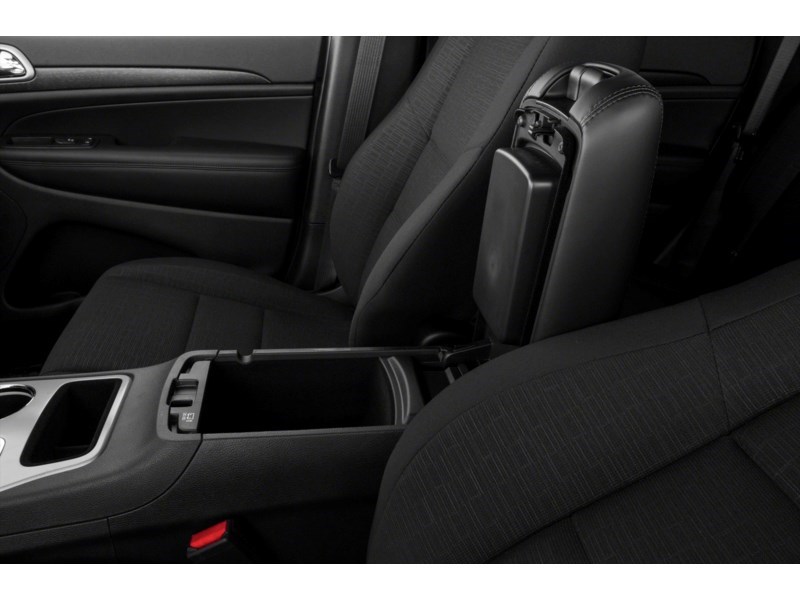 2019 Jeep Grand Cherokee Altitude 4x4 | 3.6L PENTASTAR VVT V6 Exterior Shot 12